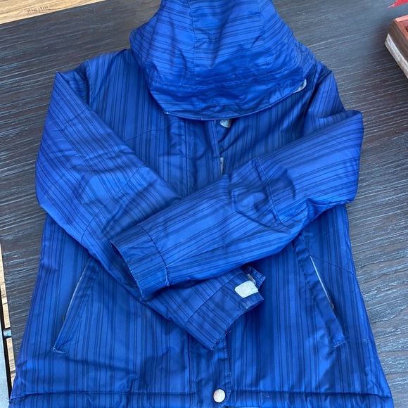 Gravity winter ski jacket in size small. Very pretty dark blue color. - Picture 4 of 13